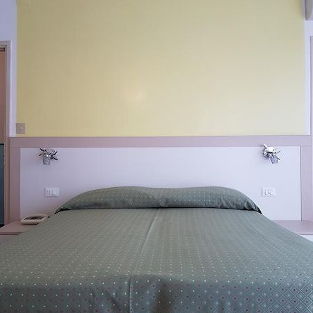 Hotel Mignon Alassio Esterno foto