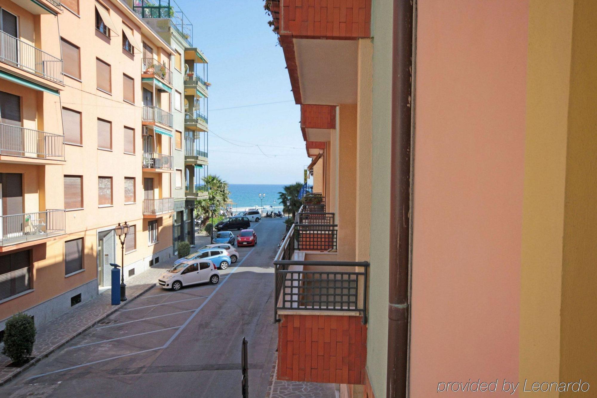 Hotel Mignon Alassio Esterno foto