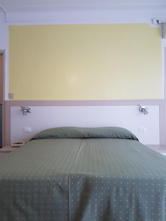 Hotel Mignon Alassio Esterno foto