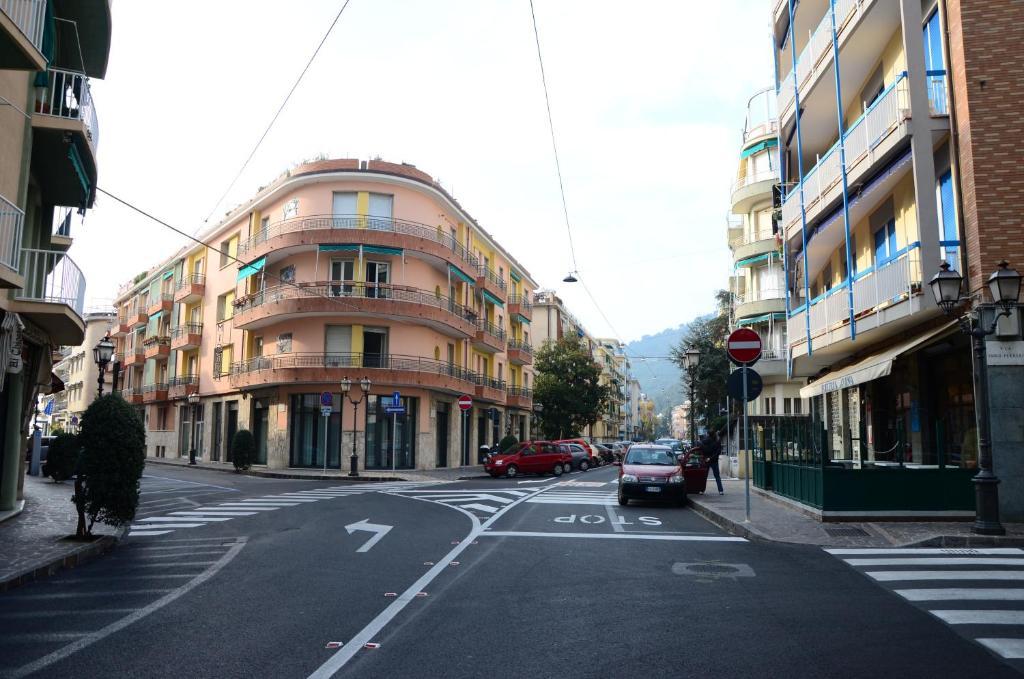 Hotel Mignon Alassio Esterno foto